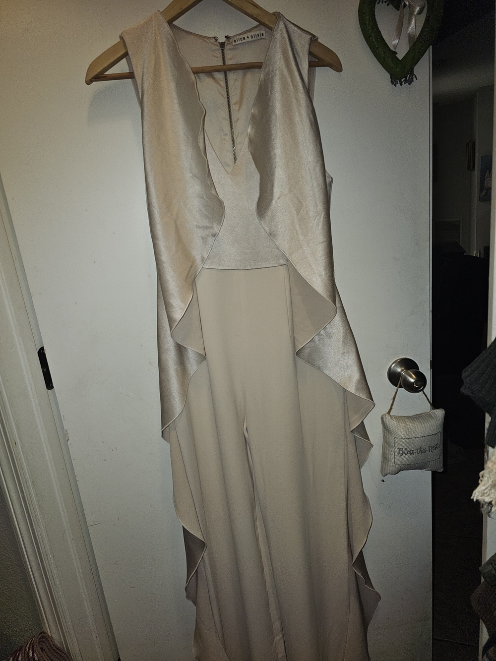 Alice + Olivia Cream Ruffle-Trim Jumpsuit Champagne Satin Sz0 Euc